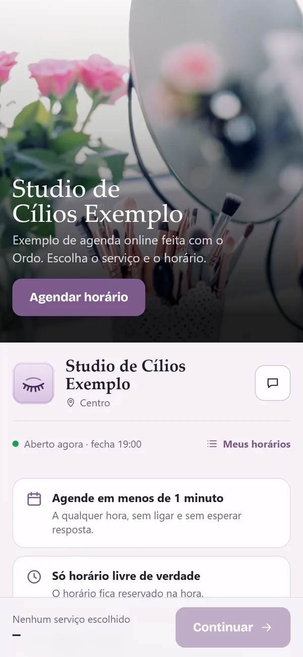 Página de um studio de cílios de exemplo, com o botão de agendar horário